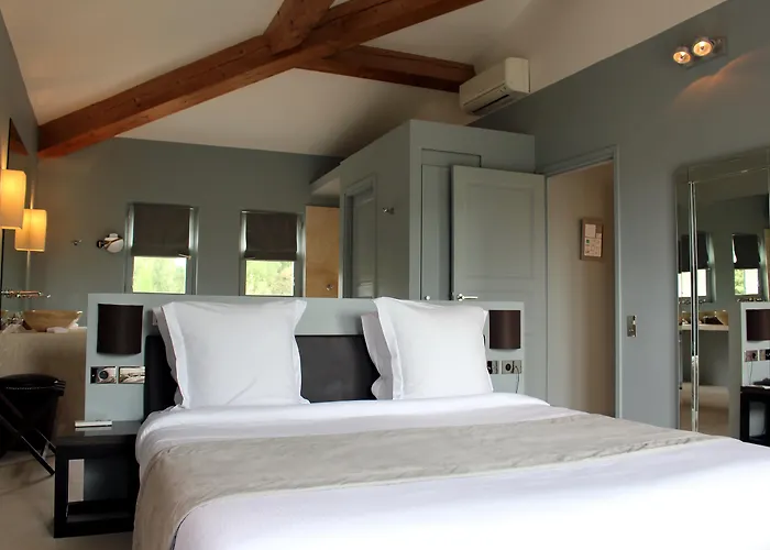 Hotel Mas De Chastelas 5*